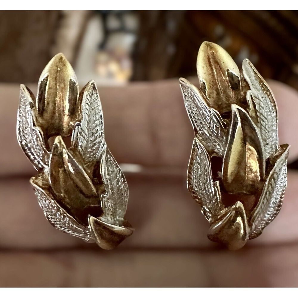VTG Kramer Clip Earrings 1.5" Leaf Shape Gold  Silver Tone Metal Signed MCM‎